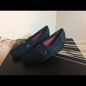 Navy wedge heel, 4A